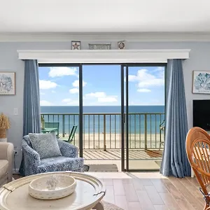 https://the-summit-502.panamacity-beachhotels.com